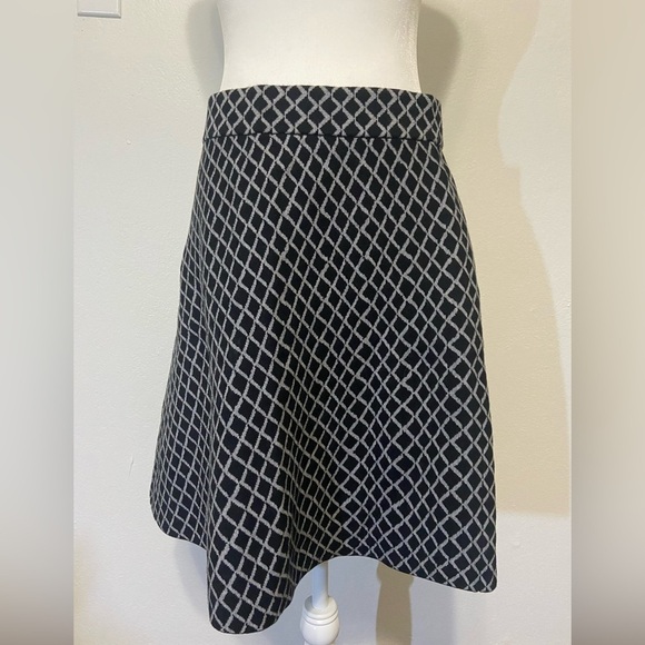 Saks Fifth Ave women's med grey geometric knit midi a line skirt EUC - Picture 1 of 8